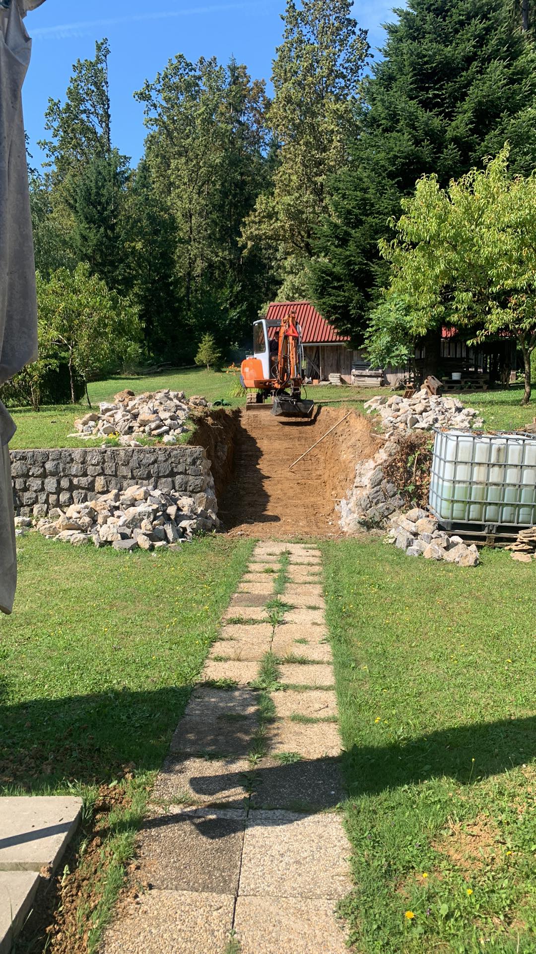 Izkop kanala za napeljavo – bager Kubota, zemeljska dela Bela Krajina